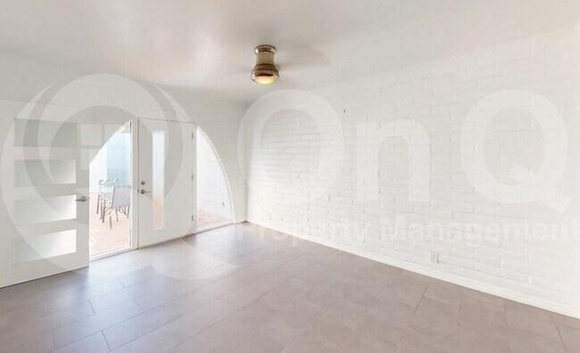 Building Photo - 619 W Las Lomitas Rd