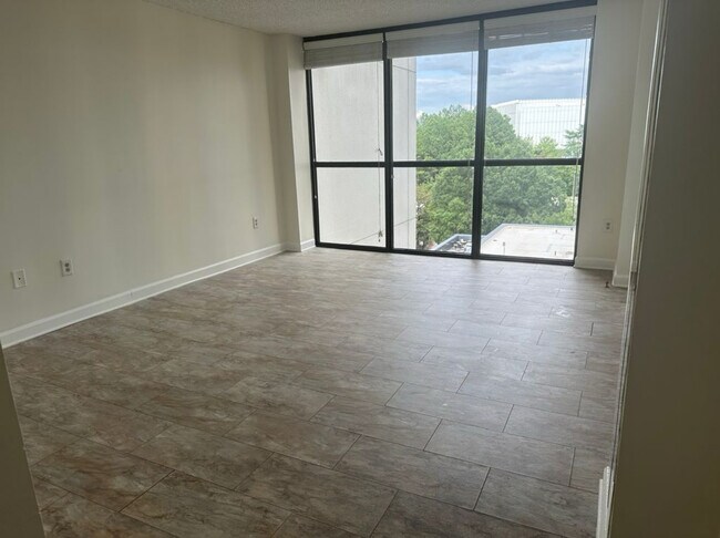 Foto del edificio - 1280 W Peachtree St NW