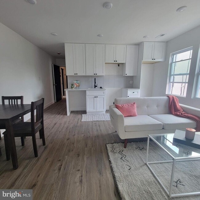 Foto del edificio - 324 61st St NE