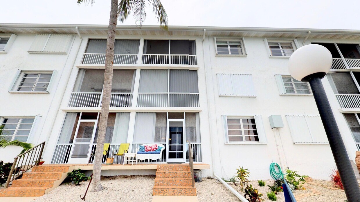 Primary Photo - 1217 Sombrero Blvd