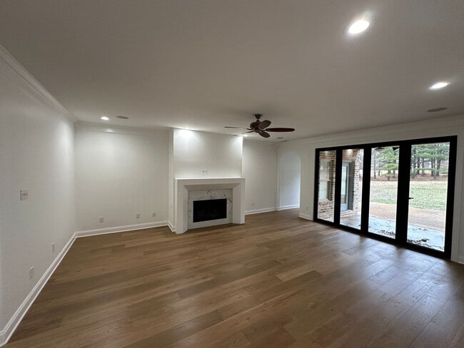 Building Photo - Newly Renovated Luxury Home in Colliervill...