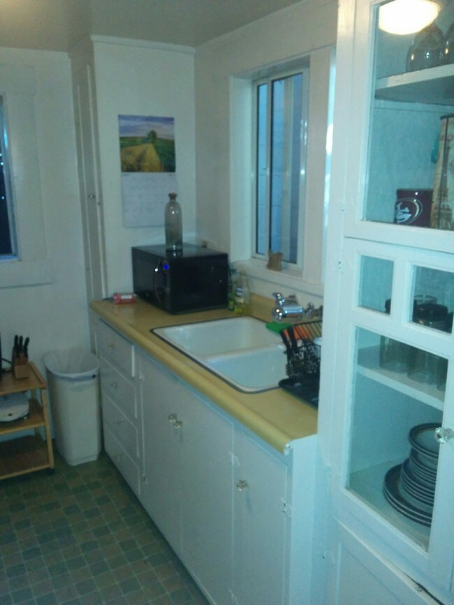 Cocina en apartamento de una habitación - 126 Leland St