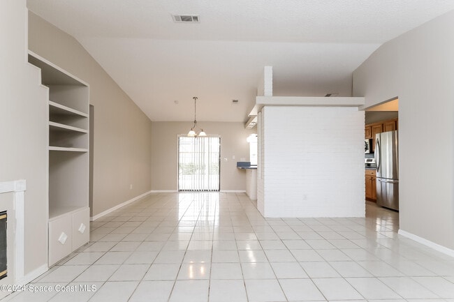 Foto del edificio - 350 NE Genesee Ave