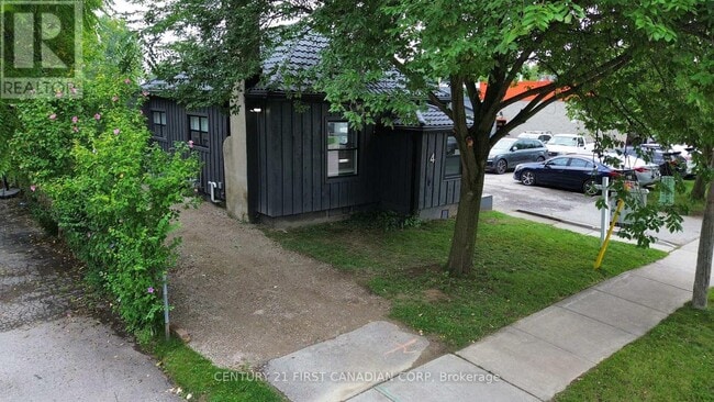 Building Photo - 4 Elmwood Pl