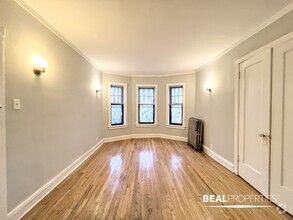 Building Photo - 4910 N Hoyne Ave