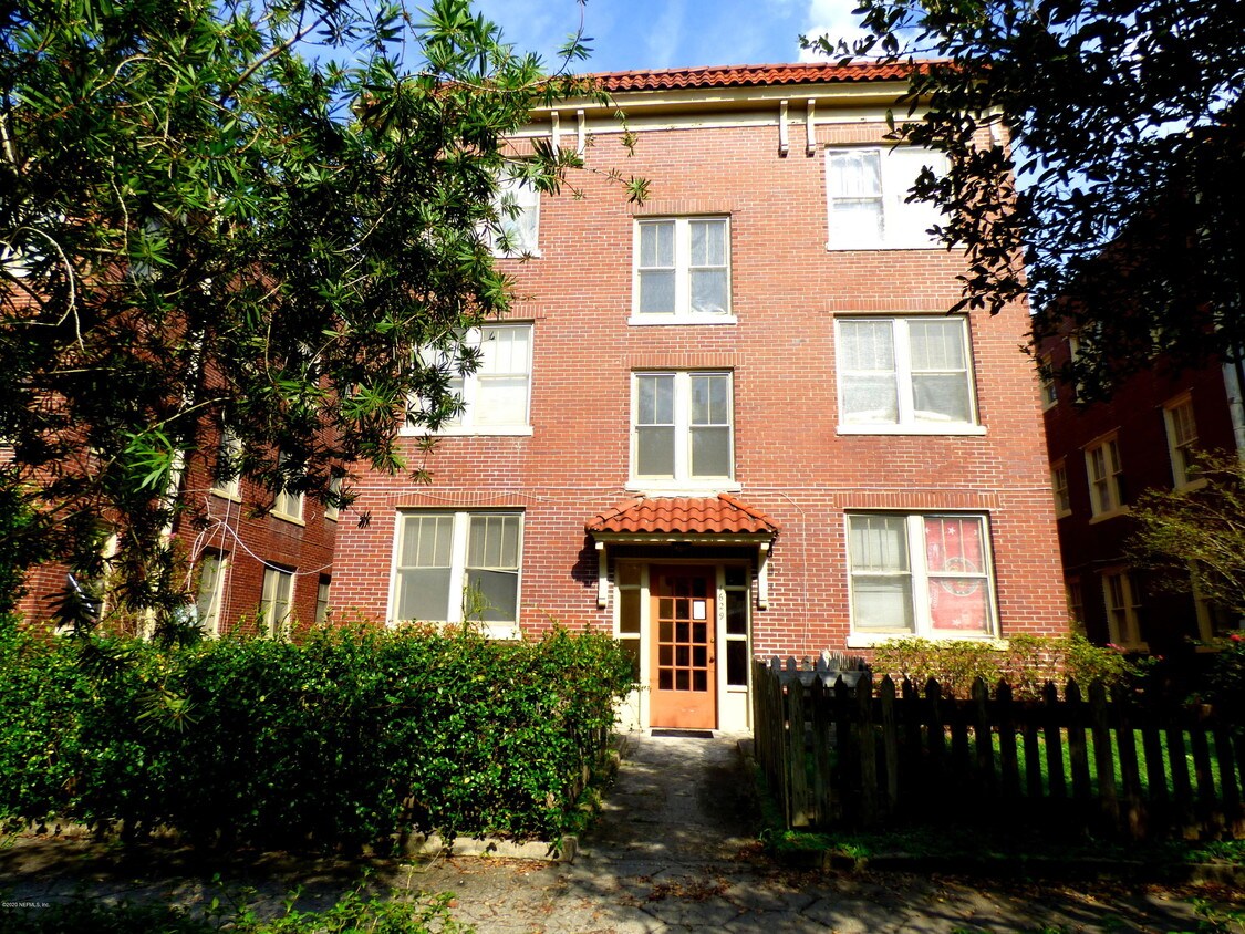 Primary Photo - 1623 N Liberty St