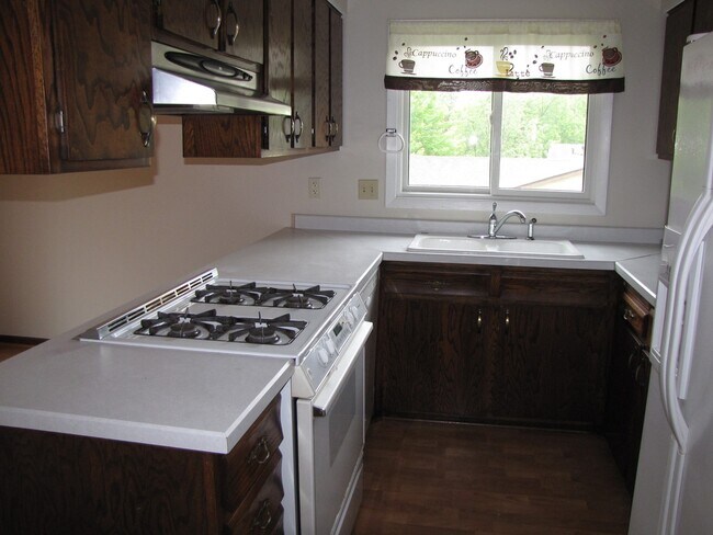 Building Photo - Great location *4Bed*2Bath home in Cottage Grove. Avail NOW.