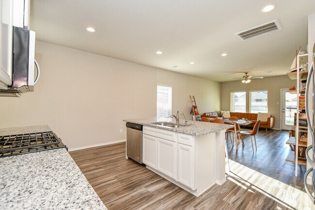 Building Photo - 16868 Pink Wintergreen Dr