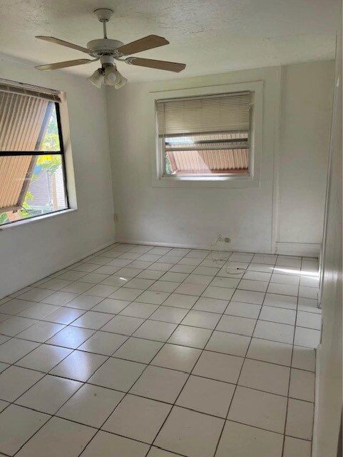 Living and dining room - 902 Boston Ave