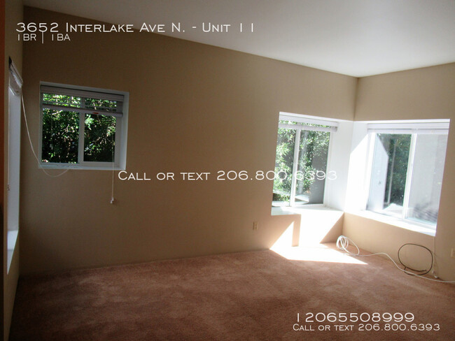 Building Photo - 3652 Interlake Ave N