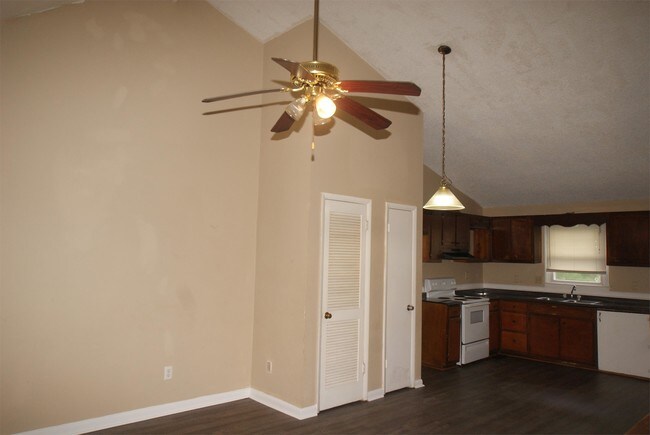 Building Photo - 1422 Ascent Trail NW