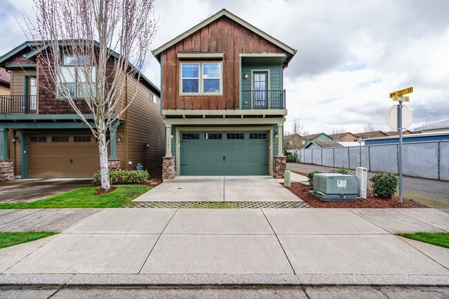 Convenient Location 3 Bedroom 2.5 Bathroom with Fence Back Yard - Convenient Location 3 Bedroom 2.5 Bathroom with Fence Back Yard House