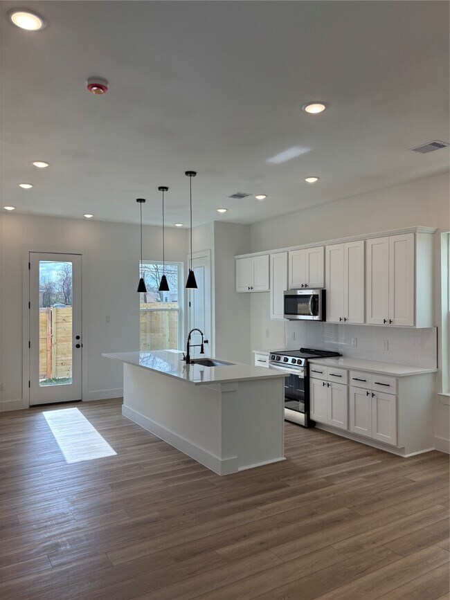 Foto del edificio - 1464 Ferguson Way