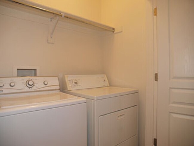 Foto del edificio - Cedar Street Holdings - Unit 33