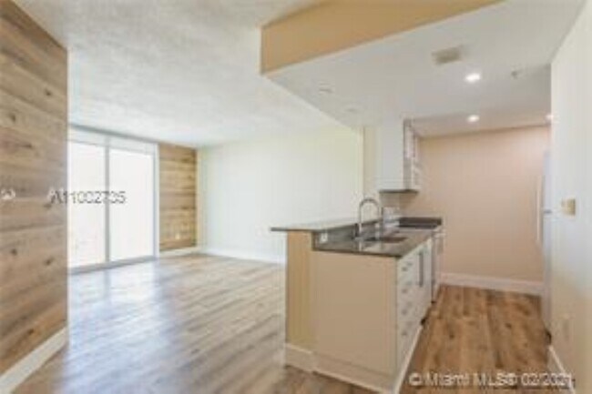 Building Photo - 275 NE 18th St