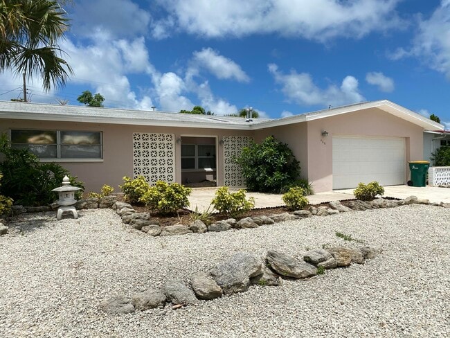 Foto del edificio - 466 Gateway Dr