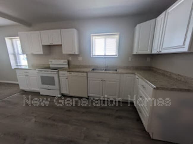Building Photo - 920 Carteret Ave