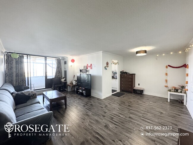 Photo du bâtiment - Bright 2-Bedroom Condo with Parking in Pri...