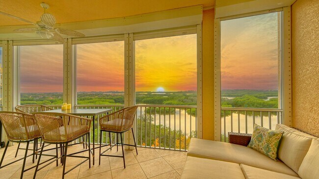 Building Photo - Stunning FULLY FURNISHED 3 Bed 3 Bath With...