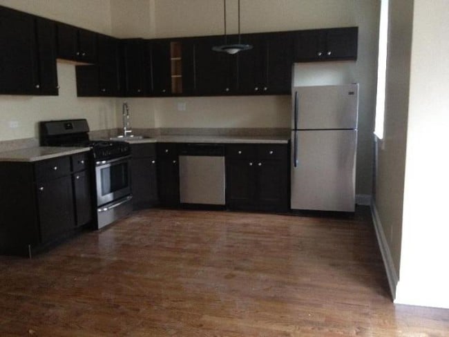 Building Photo - 3 bedroom in Chicago IL 60610