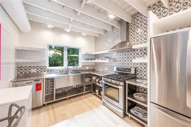 Building Photo - 424 E San Marino Dr