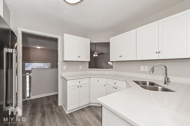 Building Photo - 10395 Starling Trail