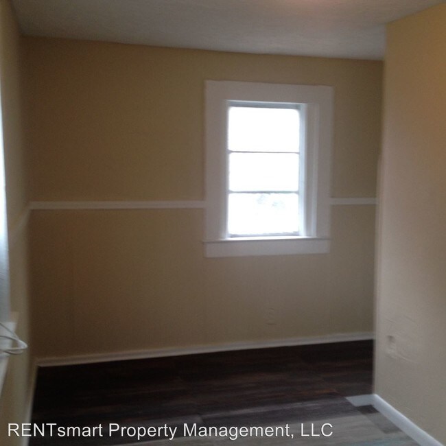 Building Photo - 2106 S Andrews Cir