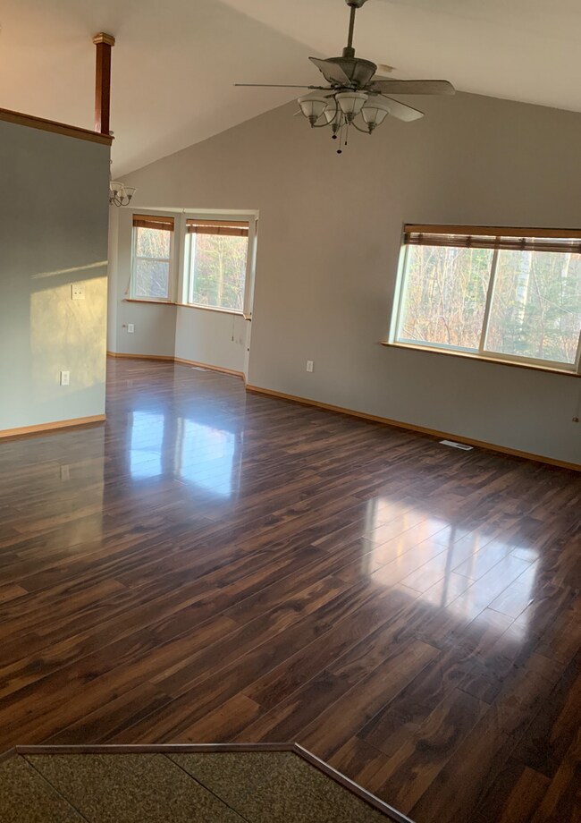 Building Photo - 3 bed/ 2 bath Ranch Style single family ho...
