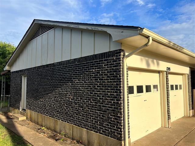 Building Photo - 1203 Blanton Dr
