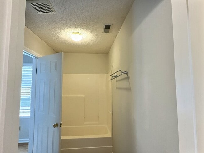 Building Photo - 618 Windsong Ln