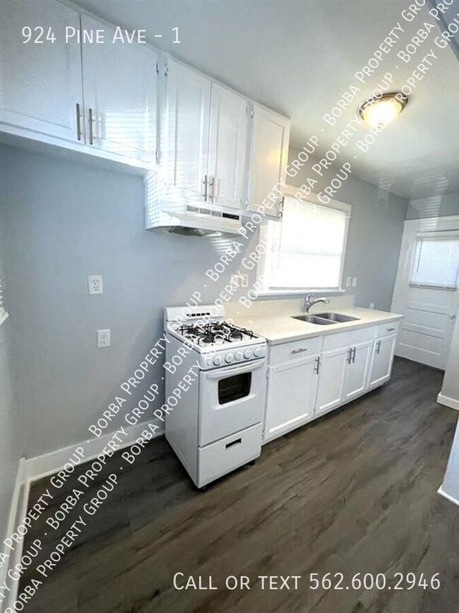 Building Photo - 924 Pine Ave