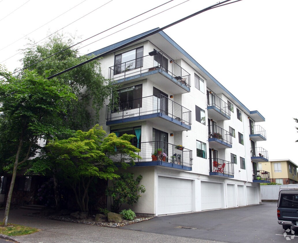 Building Photo - Twin Birch Apartments