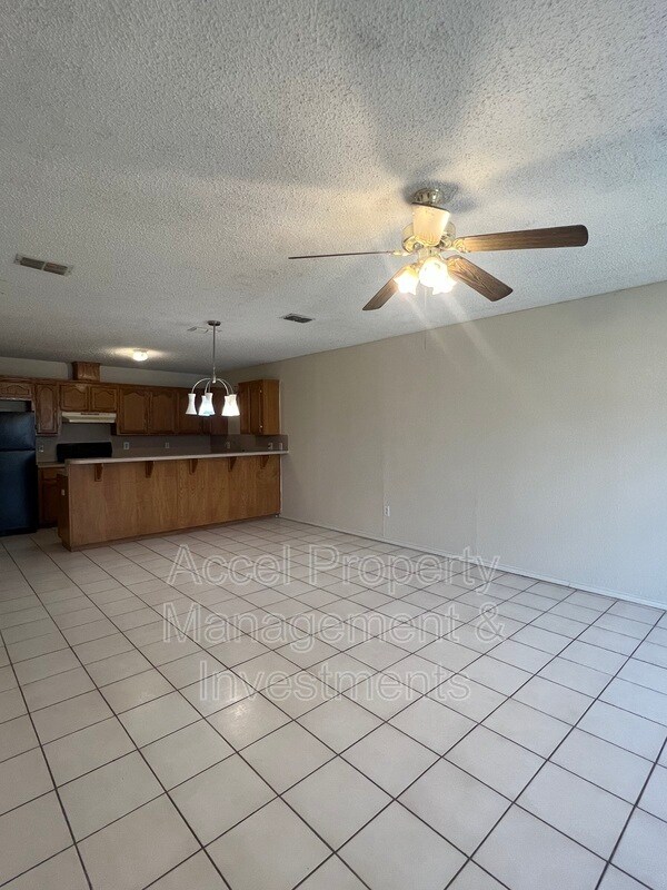 Building Photo - 1908 Angus St