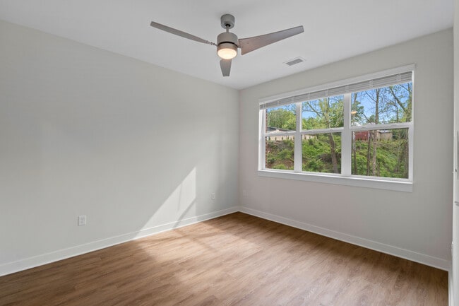 1 Bed - Bedroom - Reed Creek Greenway Apartments