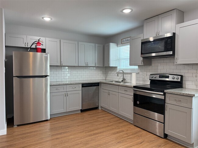 Foto del edificio - 6610 Haight St