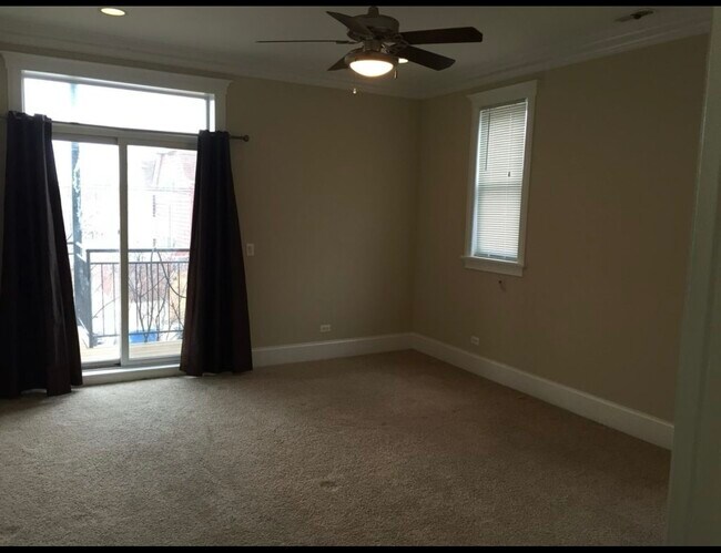 Foto del edificio - 3543 N Narragansett Ave
