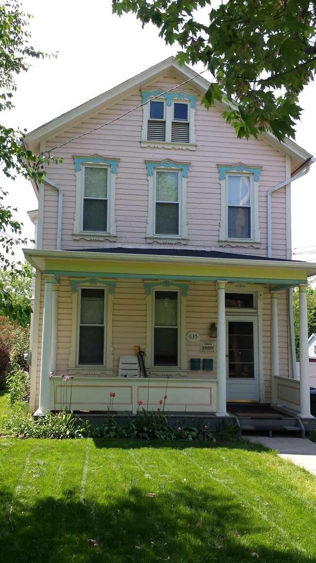 Building Photo - 635 5th St