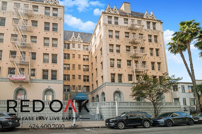Building Photo - 627 Normandie Ave