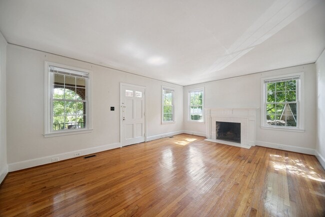 Building Photo - 4126-4126 Cassina Rd