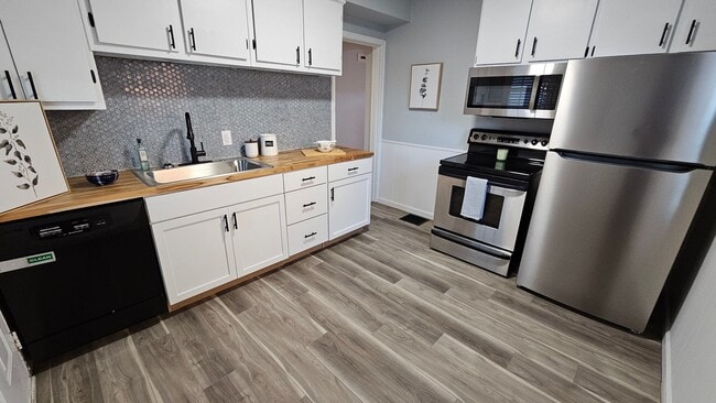 Building Photo - 3010 Woodbine Pl