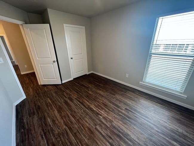 Building Photo - 2106 Kokomo Ave