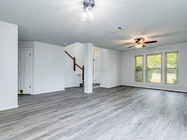 Foto del edificio - 702 Riverlawn Dr