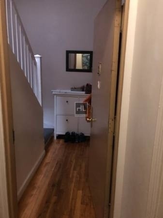Building Photo - 5 AVENUE 2 Bed