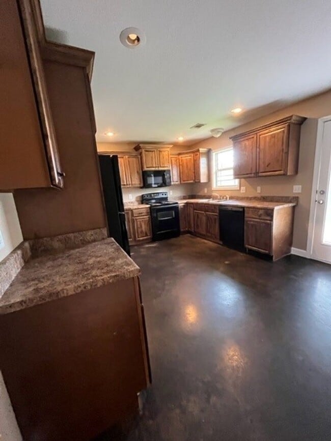 Building Photo - 3 bed / 2 bath in Bono Available Now