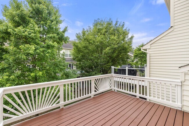 Photo - Spacious Townhome with 2-Car Garage in Bel...