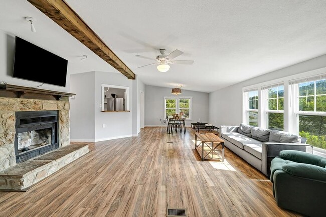 Photo - 1330 Old Northcutt Rd House