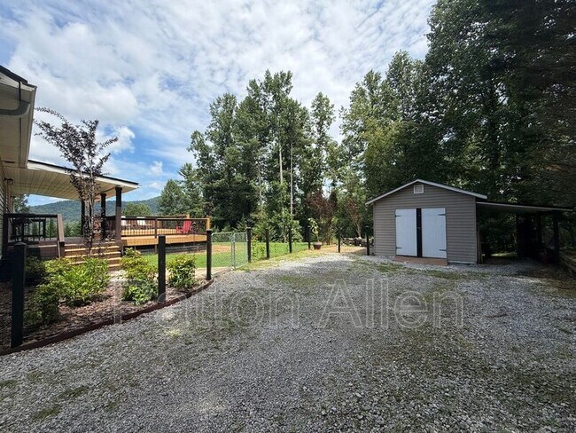 Building Photo - 1020 Hutch Mountain Rd