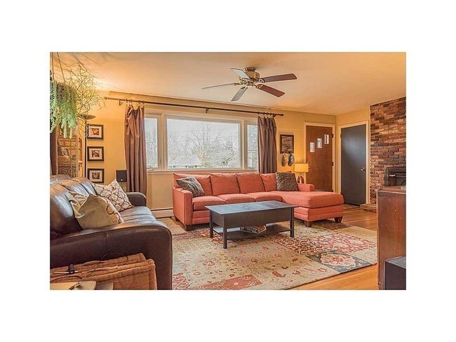 Foto del edificio - 9 Longmeadow Ave