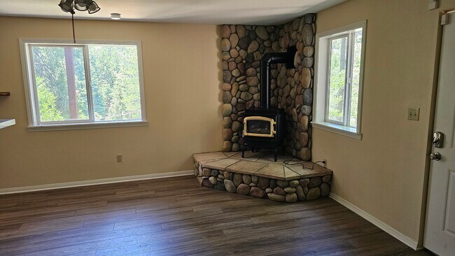 Building Photo - 527 Sutter Ln