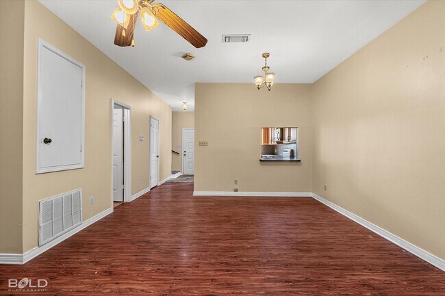 Foto del edificio - 2 Bedroom 2.5 Bath 2 Car Carport - town house